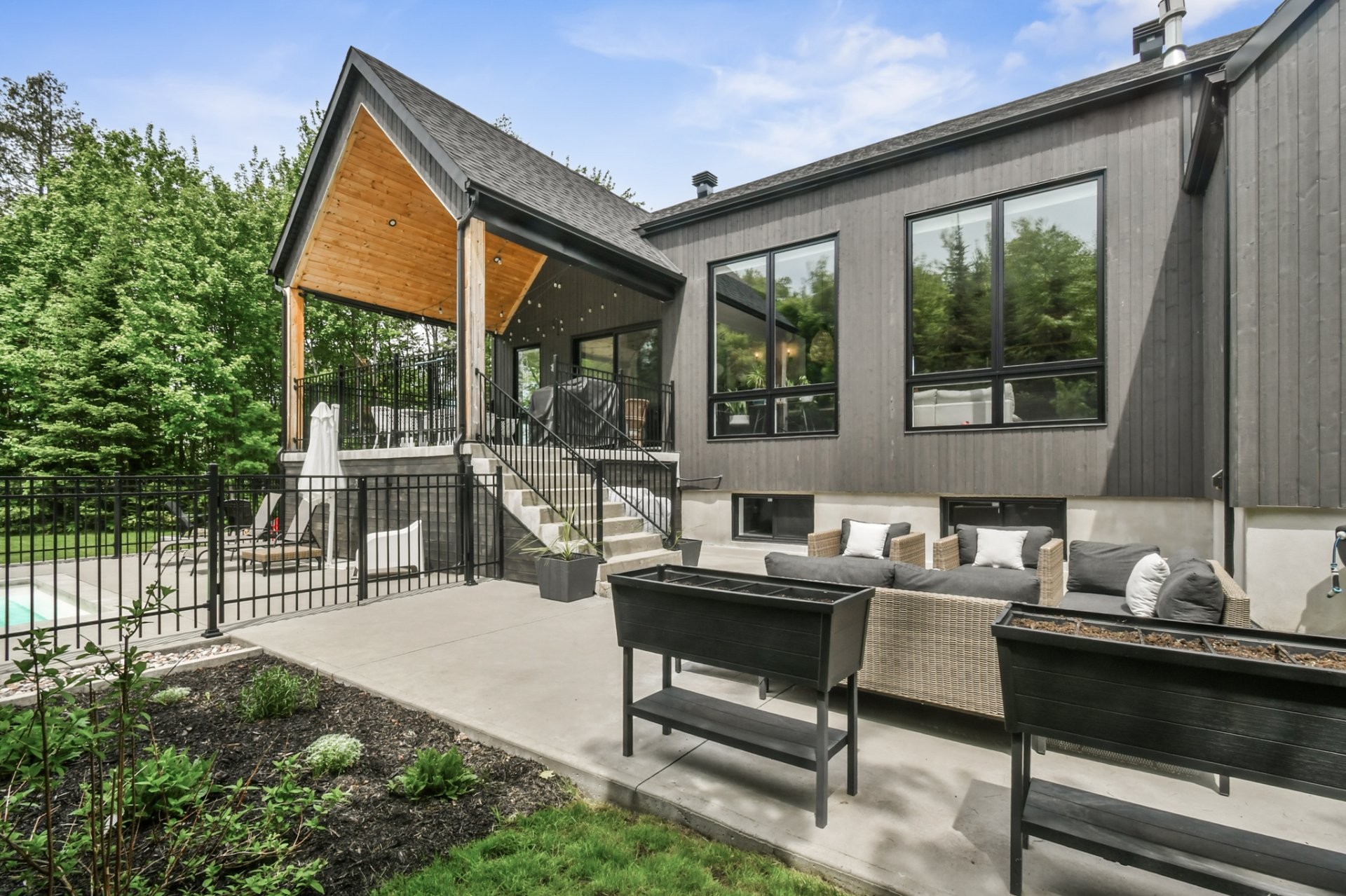 









7015


Ch. Marcil

,
Saint-Sauveur,




QC
J0R1R1

