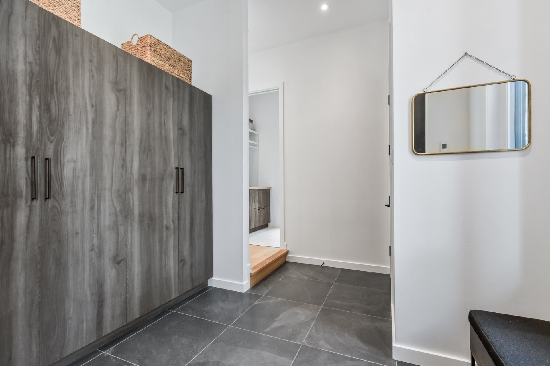 









7015


Ch. Marcil

,
Saint-Sauveur,




QC
J0R1R1

