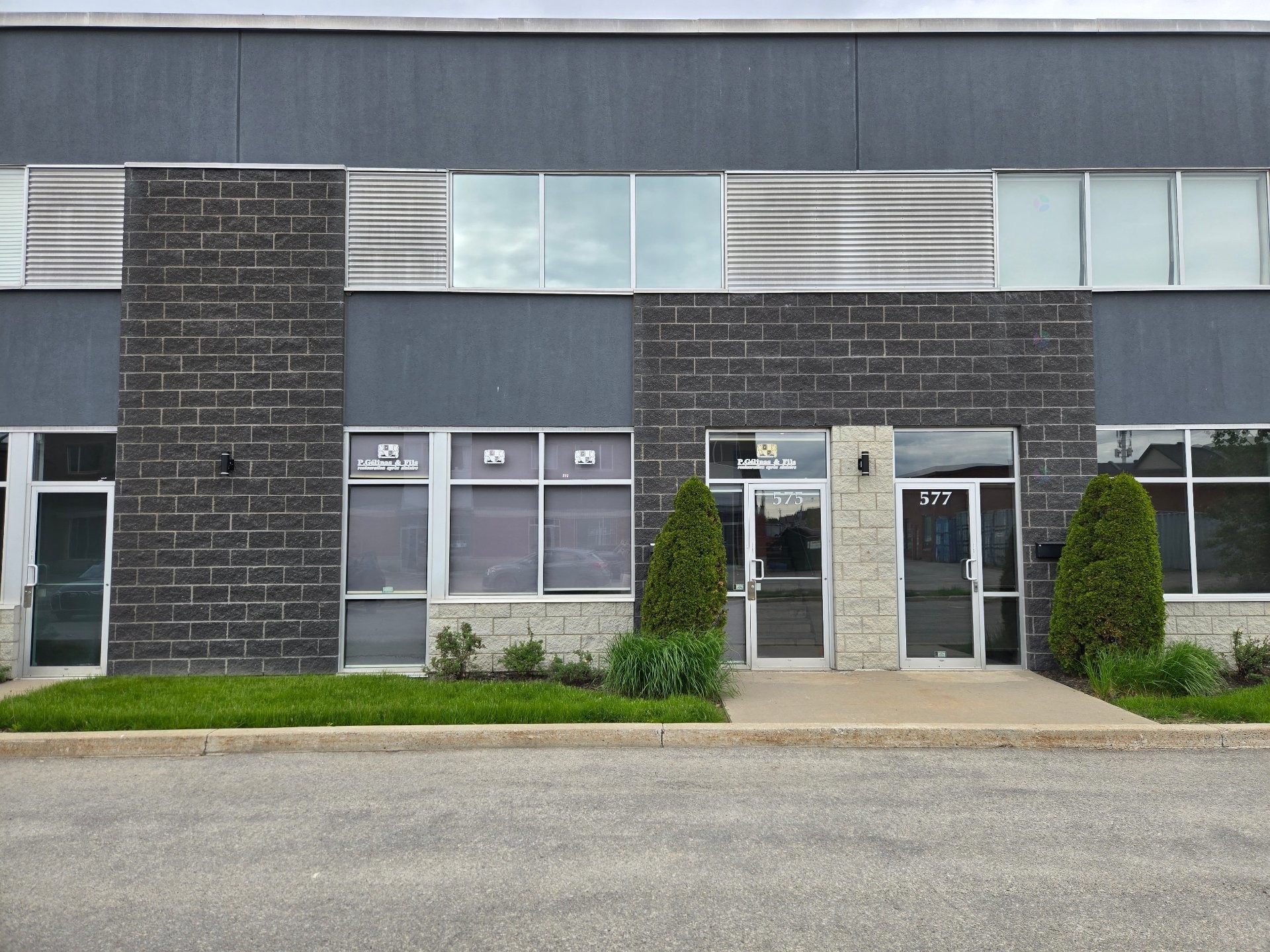 









575


Boul. du Curé-Boivin

,
Boisbriand,




QC
J7G2A8

