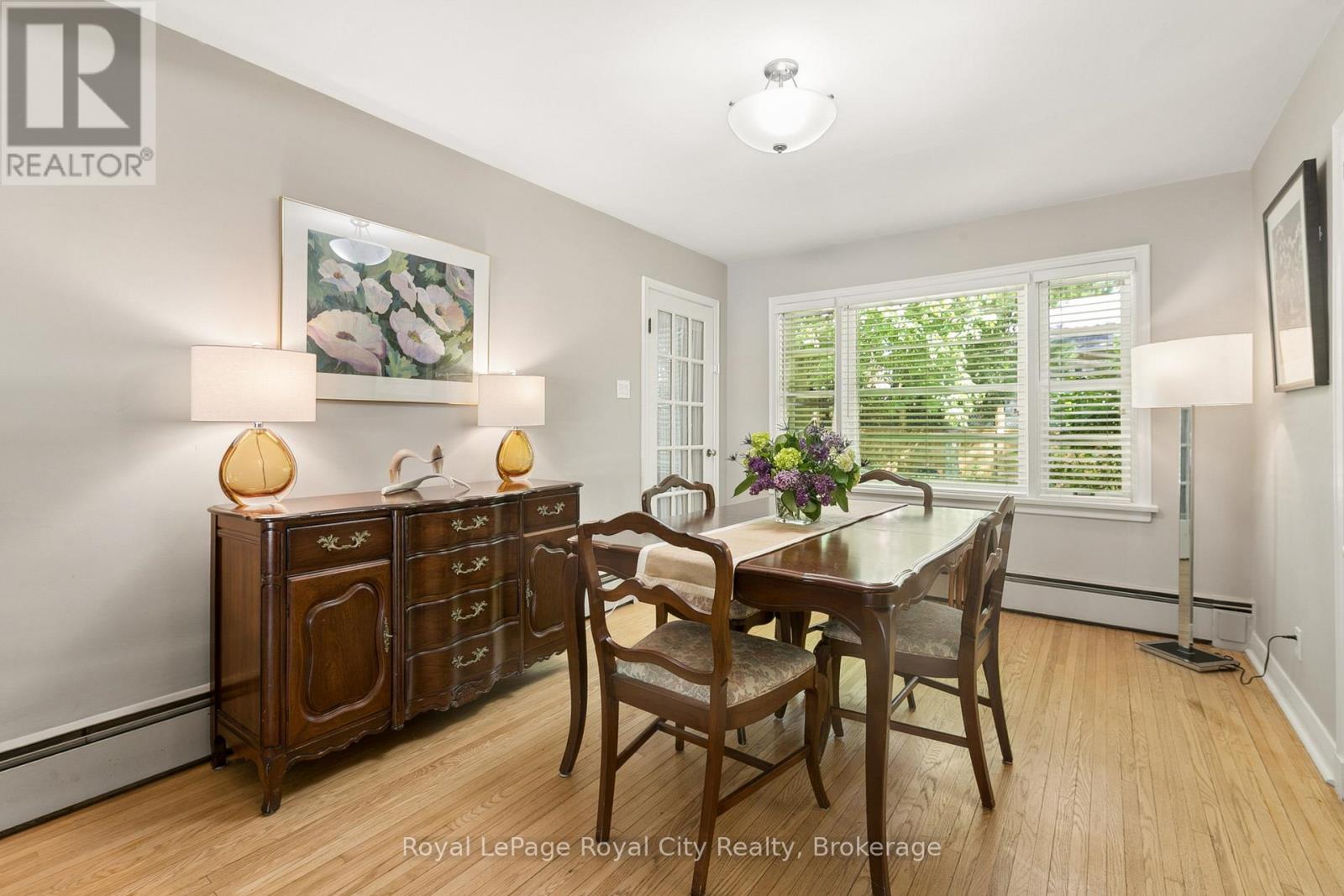 












120 HILL STREET E

,
Centre Wellington (Fergus),




Ontario
N1M1G9

