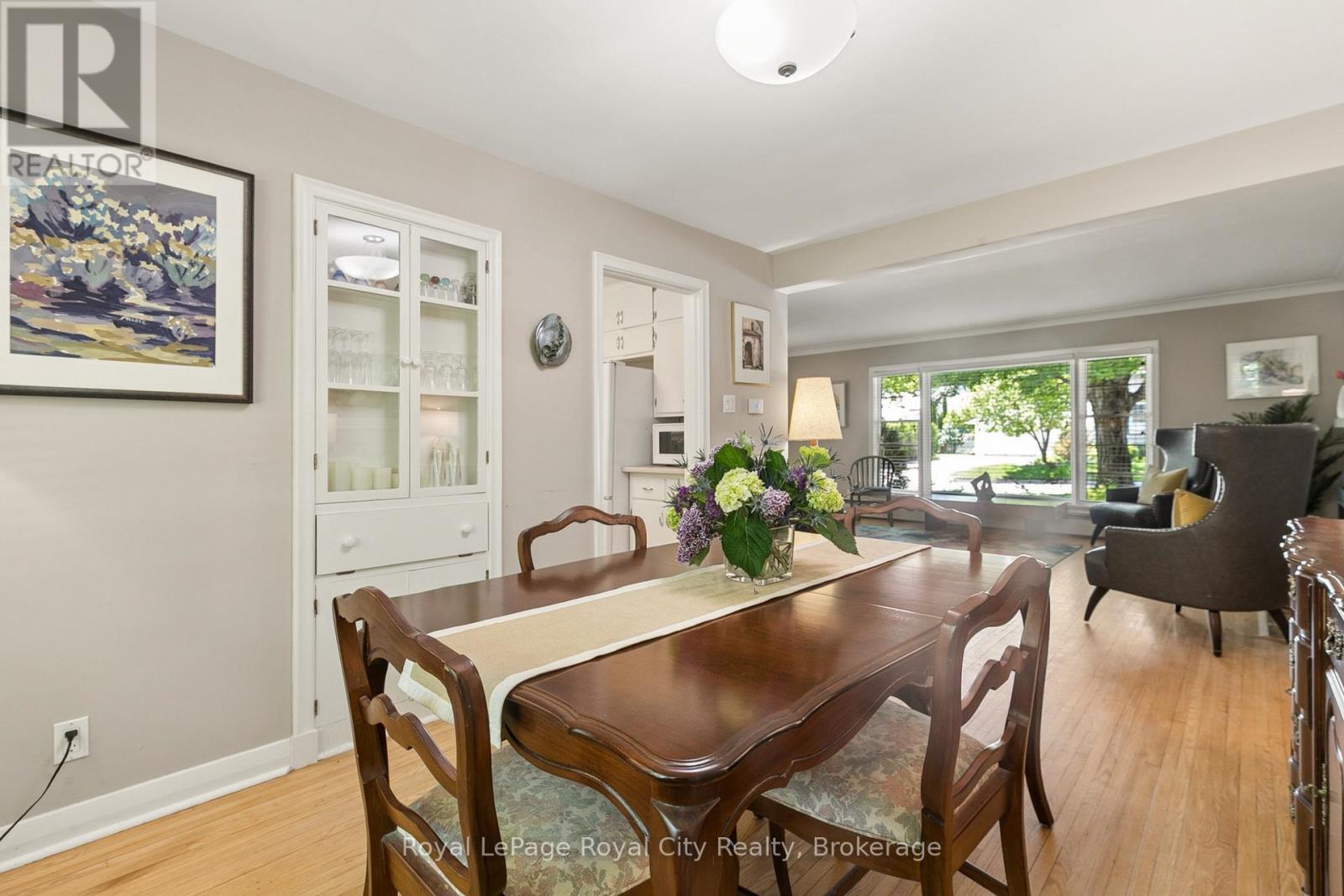 












120 HILL STREET E

,
Centre Wellington (Fergus),




Ontario
N1M1G9

