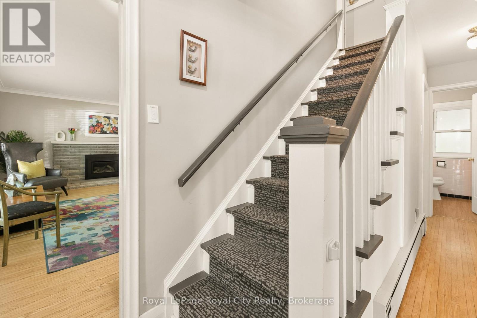 












120 HILL STREET E

,
Centre Wellington (Fergus),




Ontario
N1M1G9

