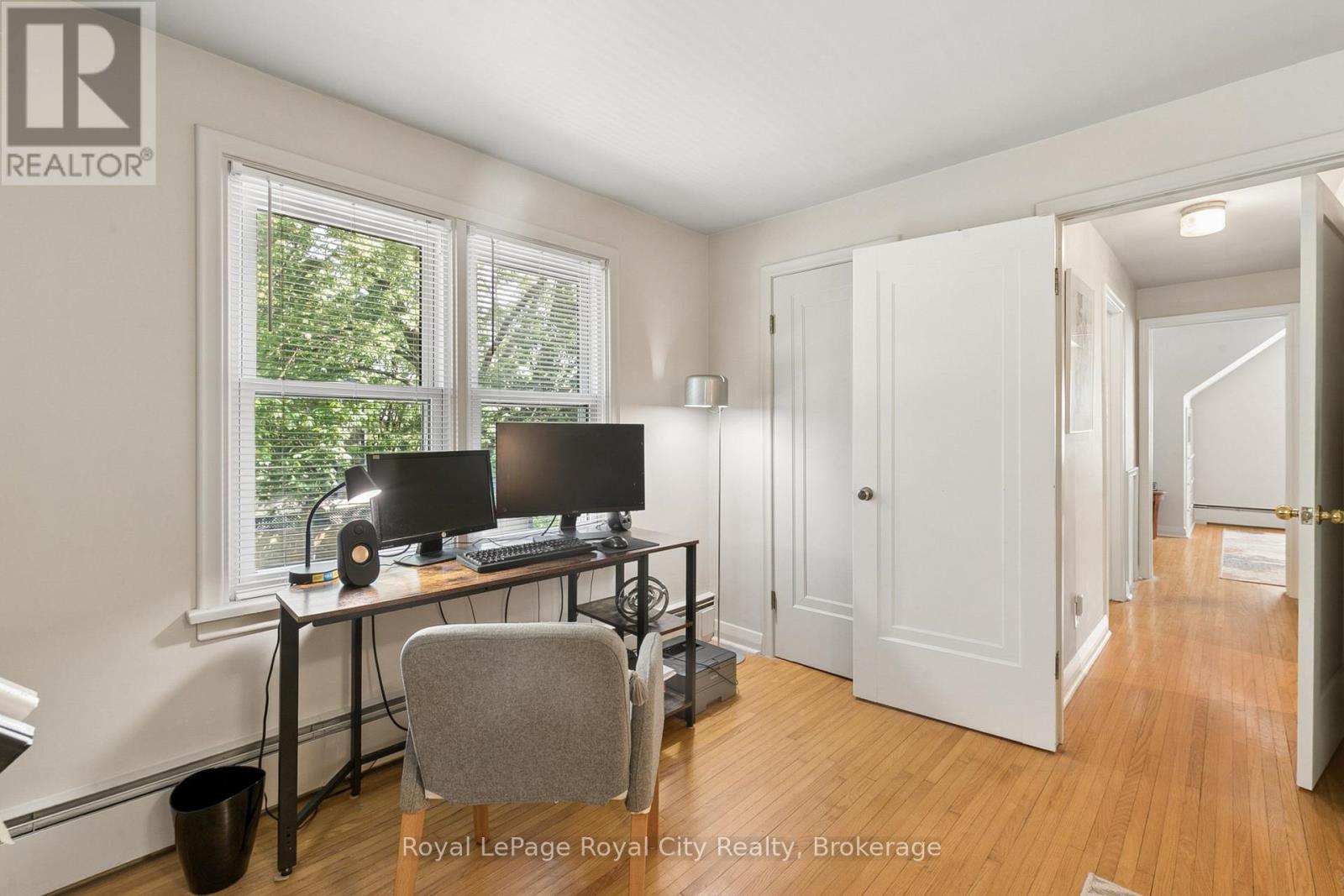 












120 HILL STREET E

,
Centre Wellington (Fergus),




Ontario
N1M1G9

