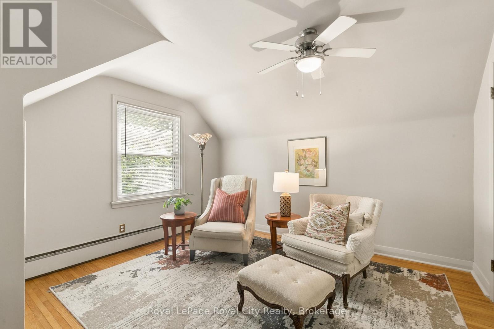 












120 HILL STREET E

,
Centre Wellington (Fergus),




Ontario
N1M1G9

