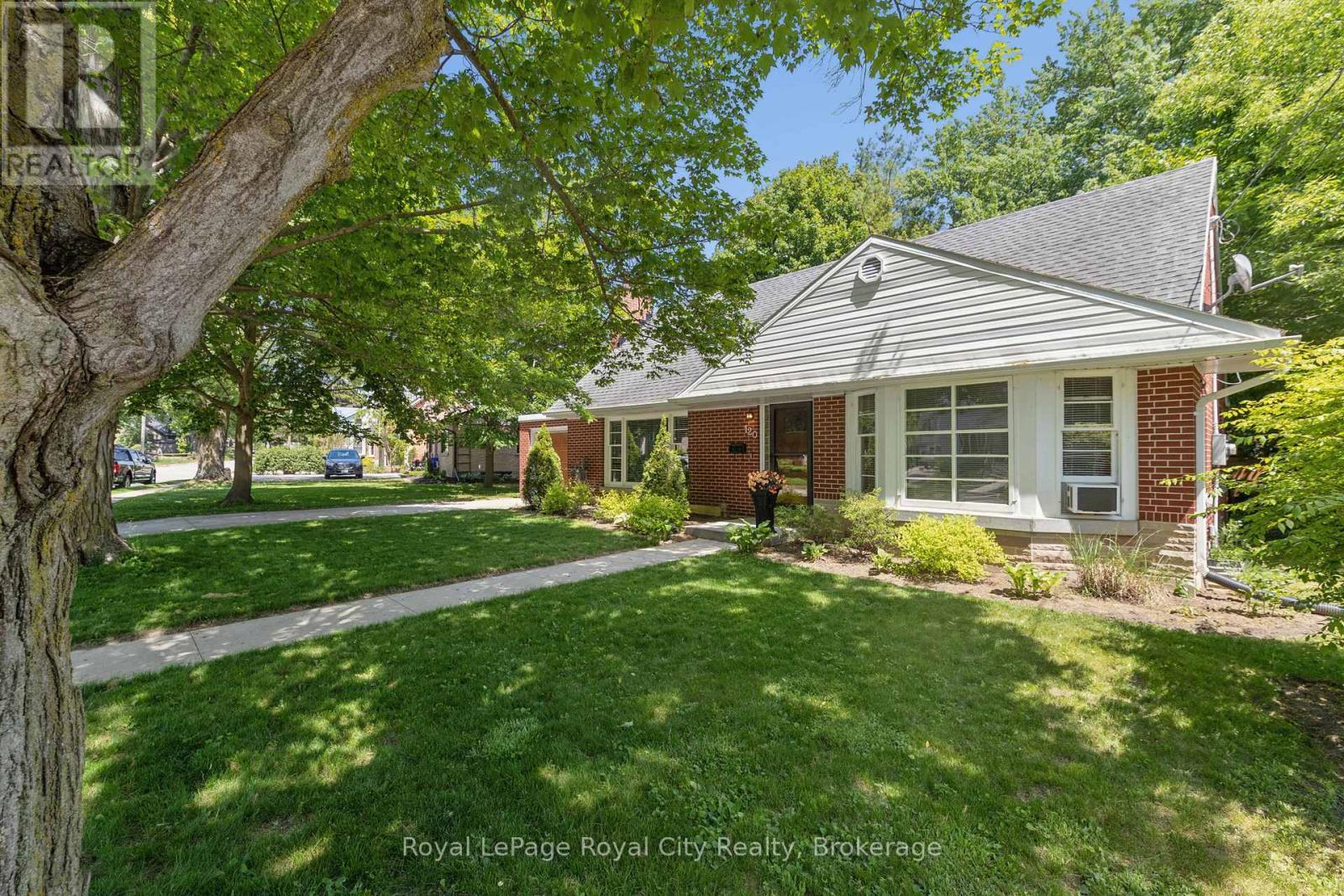 












120 HILL STREET E

,
Centre Wellington (Fergus),




Ontario
N1M1G9

