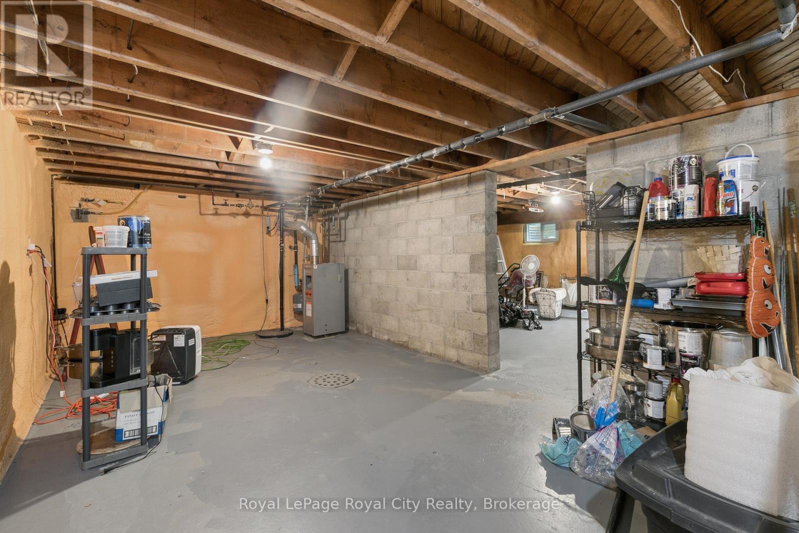 












120 HILL STREET E

,
Centre Wellington (Fergus),




Ontario
N1M1G9

