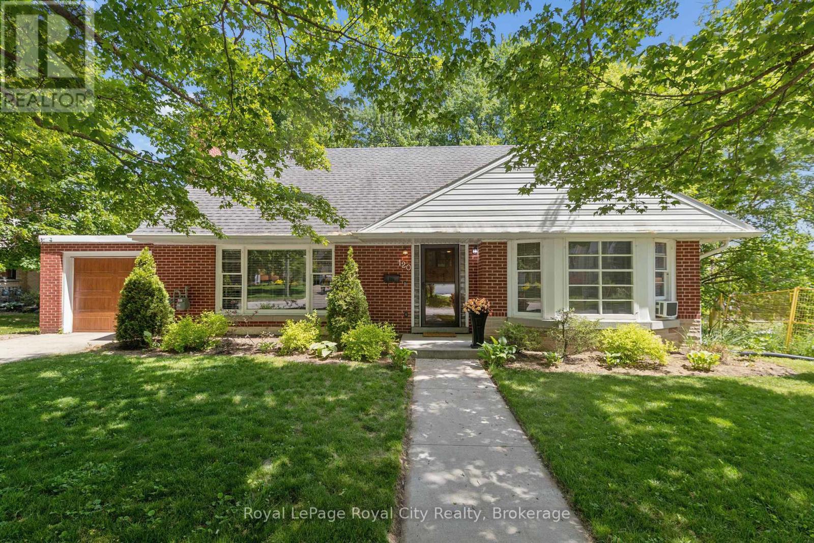 












120 HILL STREET E

,
Centre Wellington (Fergus),




Ontario
N1M1G9

