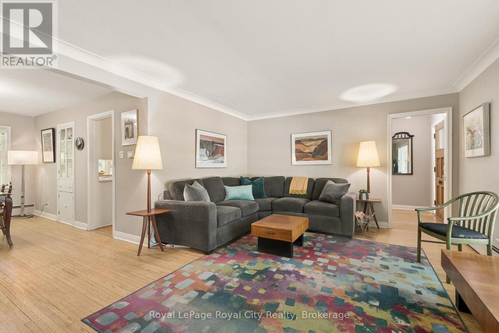 












120 HILL STREET E

,
Centre Wellington (Fergus),




Ontario
N1M1G9

