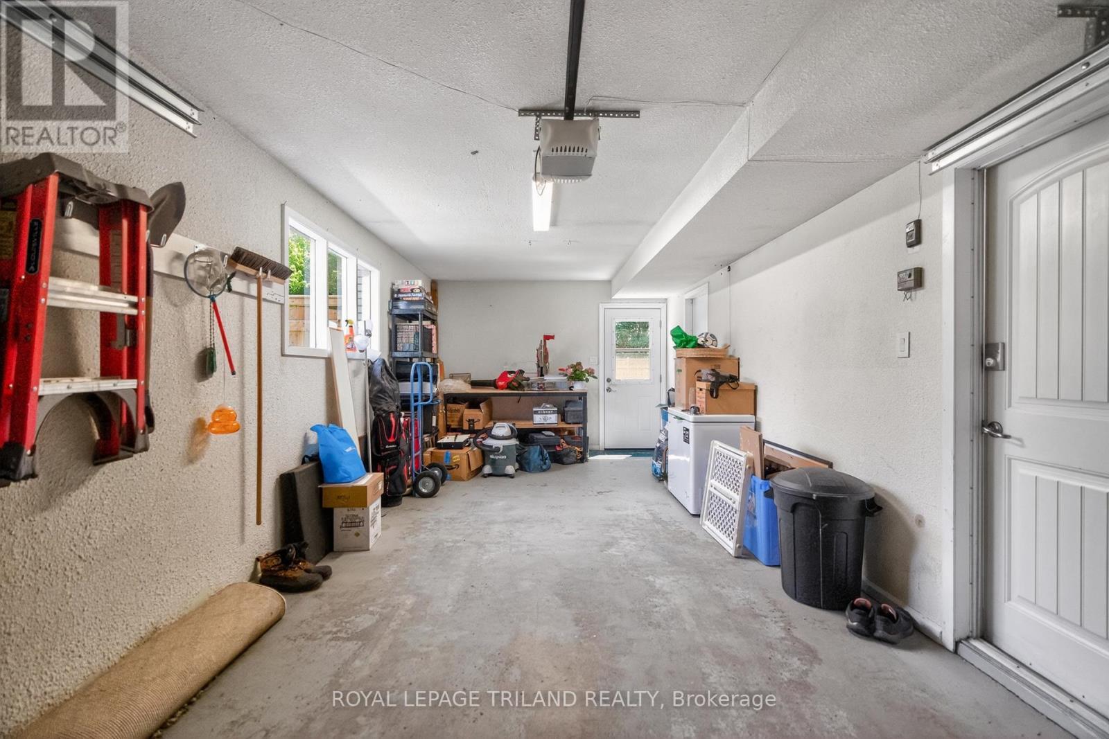 












496 THAMES STREET

,
Plympton-Wyoming (Plympton Wyoming),




Ontario
N0N1T0

