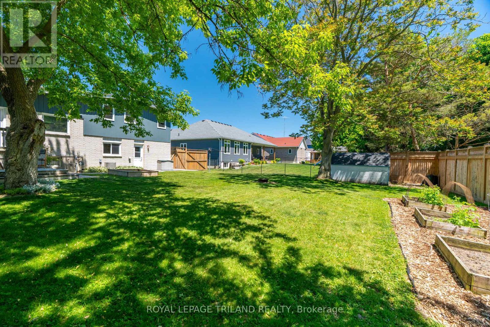 












496 THAMES STREET

,
Plympton-Wyoming (Plympton Wyoming),




Ontario
N0N1T0

