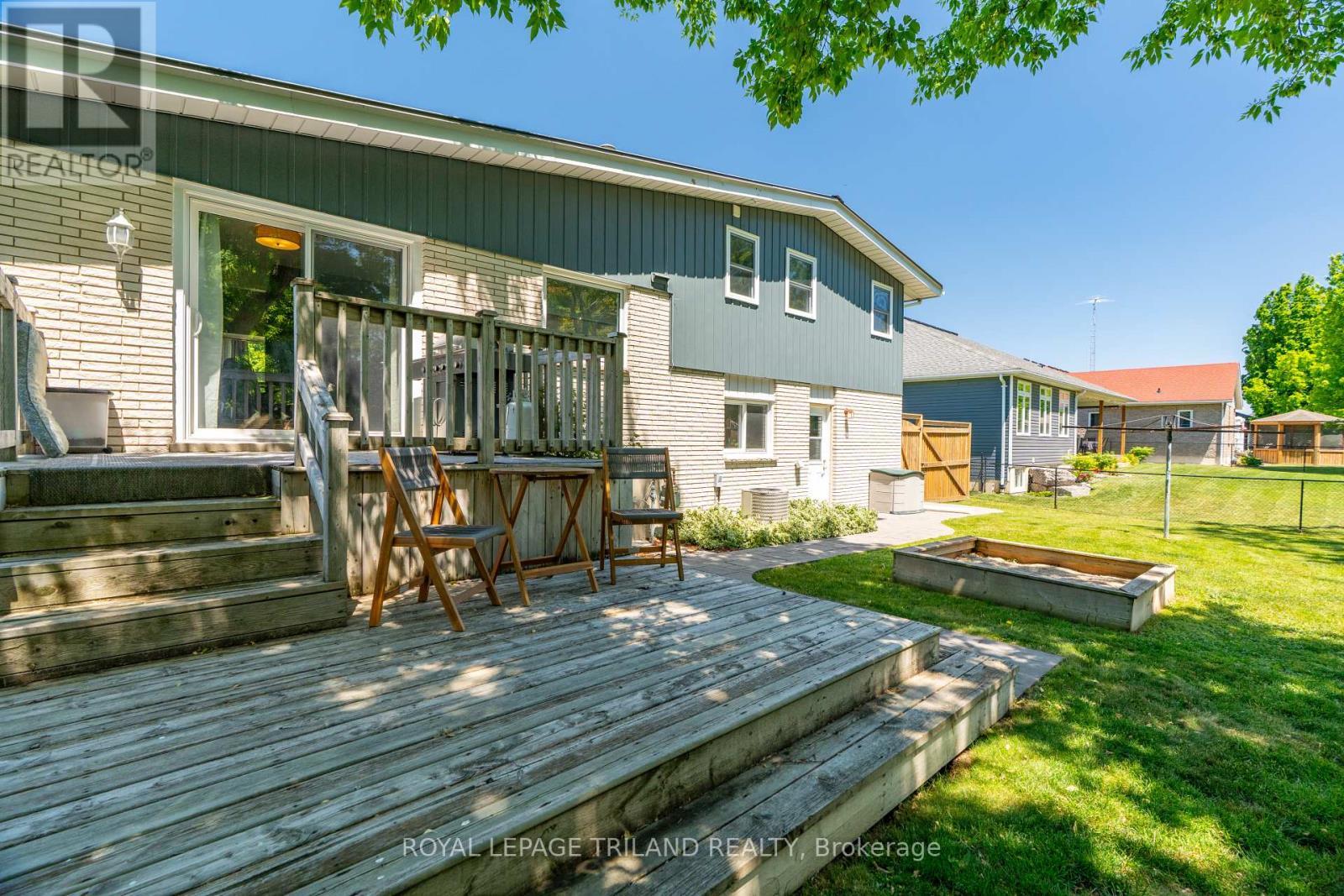 












496 THAMES STREET

,
Plympton-Wyoming (Plympton Wyoming),




Ontario
N0N1T0

