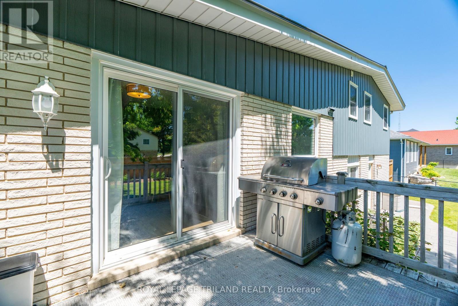 












496 THAMES STREET

,
Plympton-Wyoming (Plympton Wyoming),




Ontario
N0N1T0


