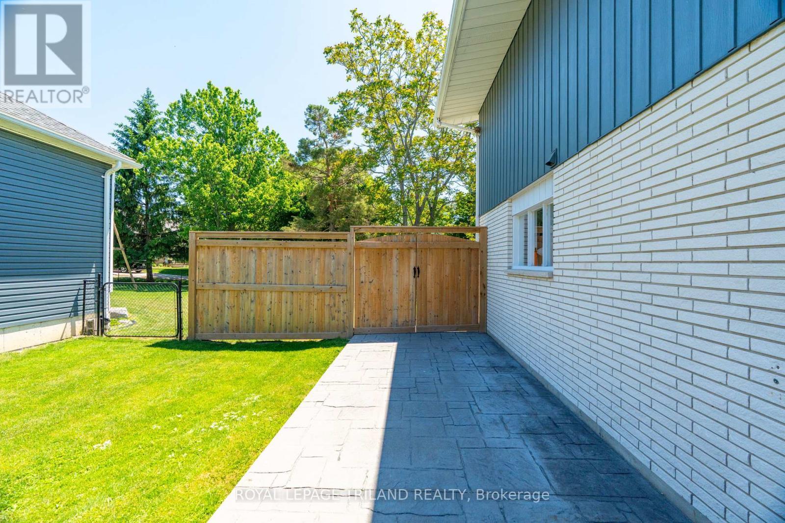 












496 THAMES STREET

,
Plympton-Wyoming (Plympton Wyoming),




Ontario
N0N1T0


