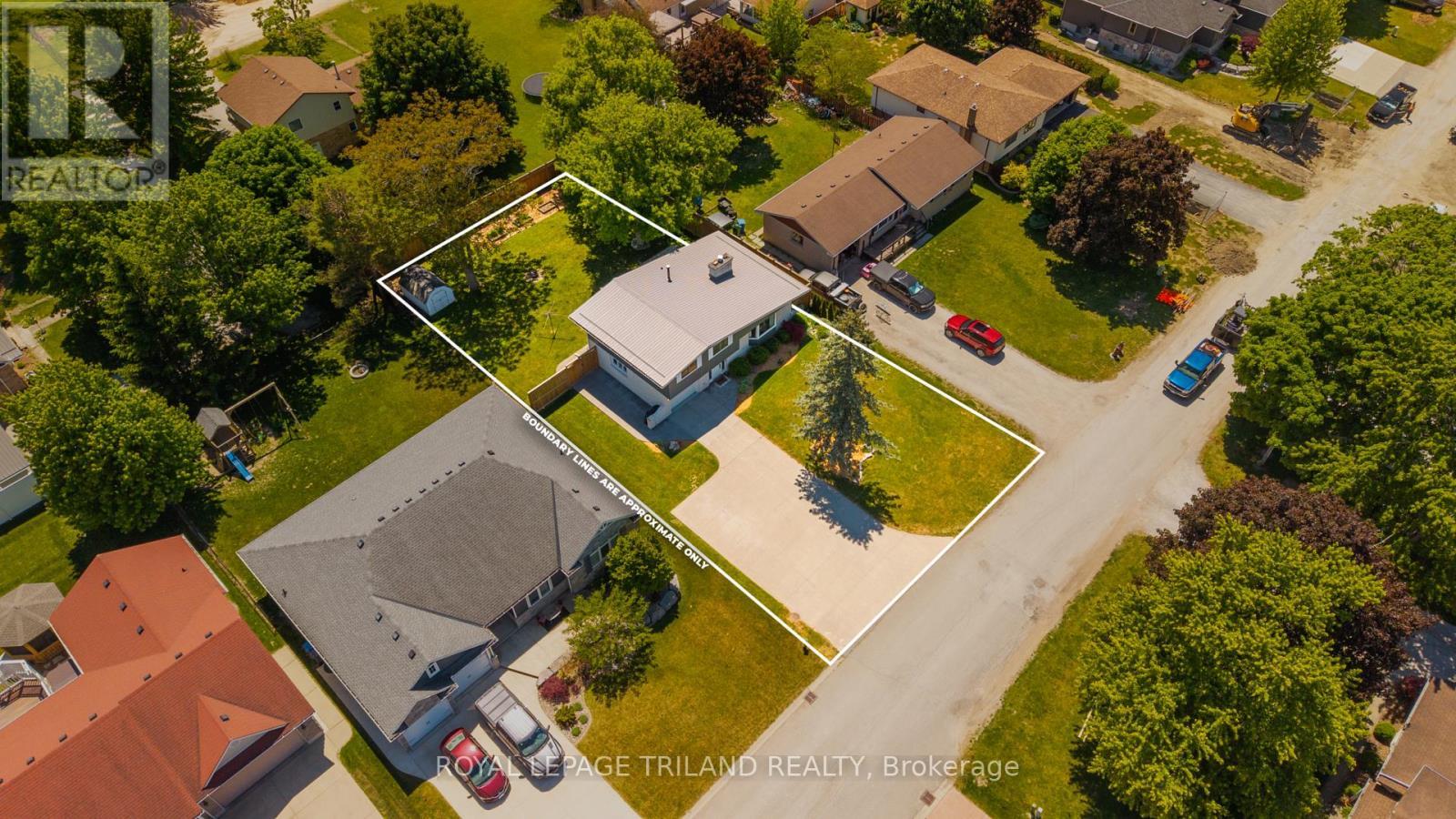 












496 THAMES STREET

,
Plympton-Wyoming (Plympton Wyoming),




Ontario
N0N1T0

