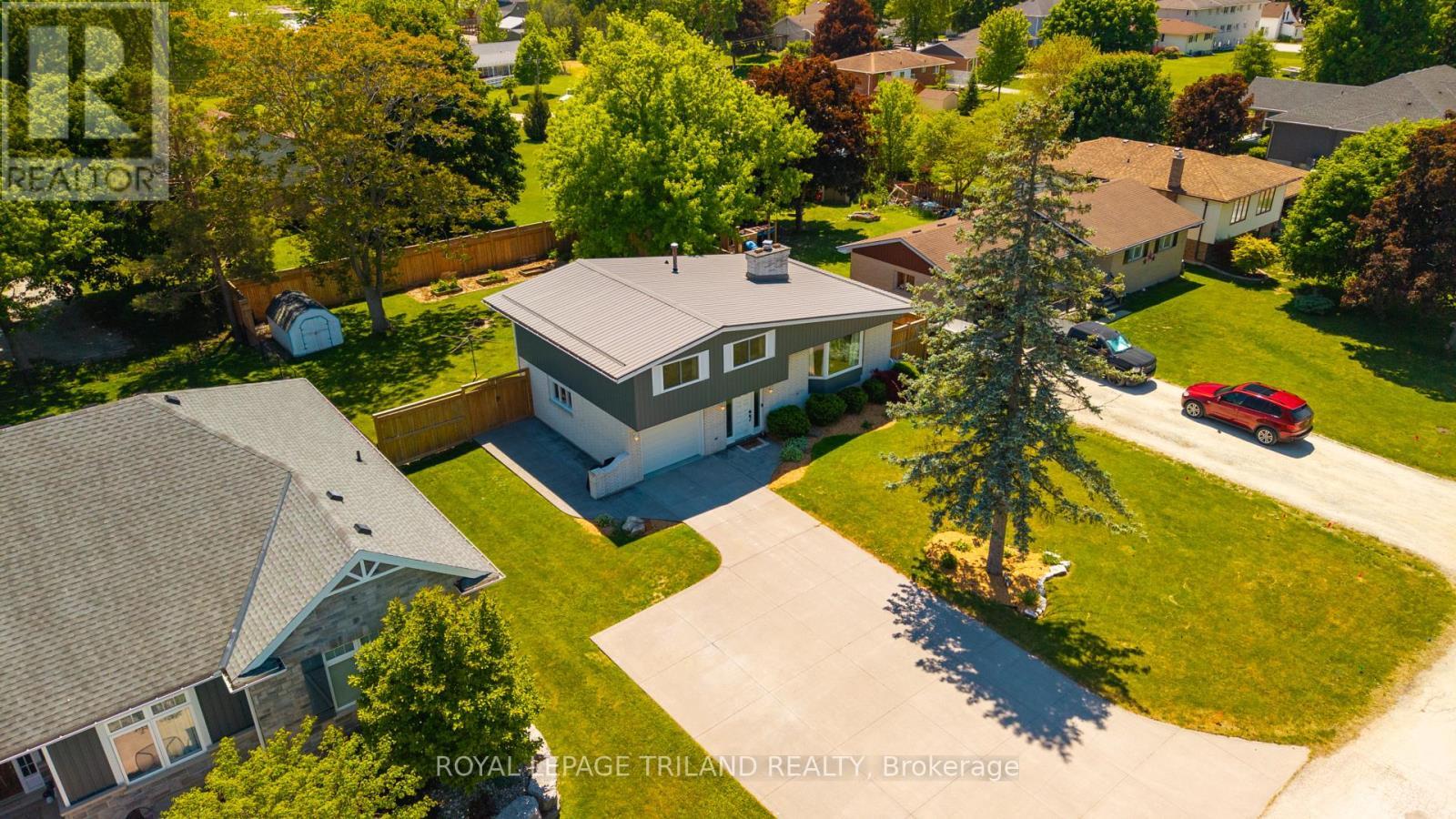 












496 THAMES STREET

,
Plympton-Wyoming (Plympton Wyoming),




Ontario
N0N1T0

