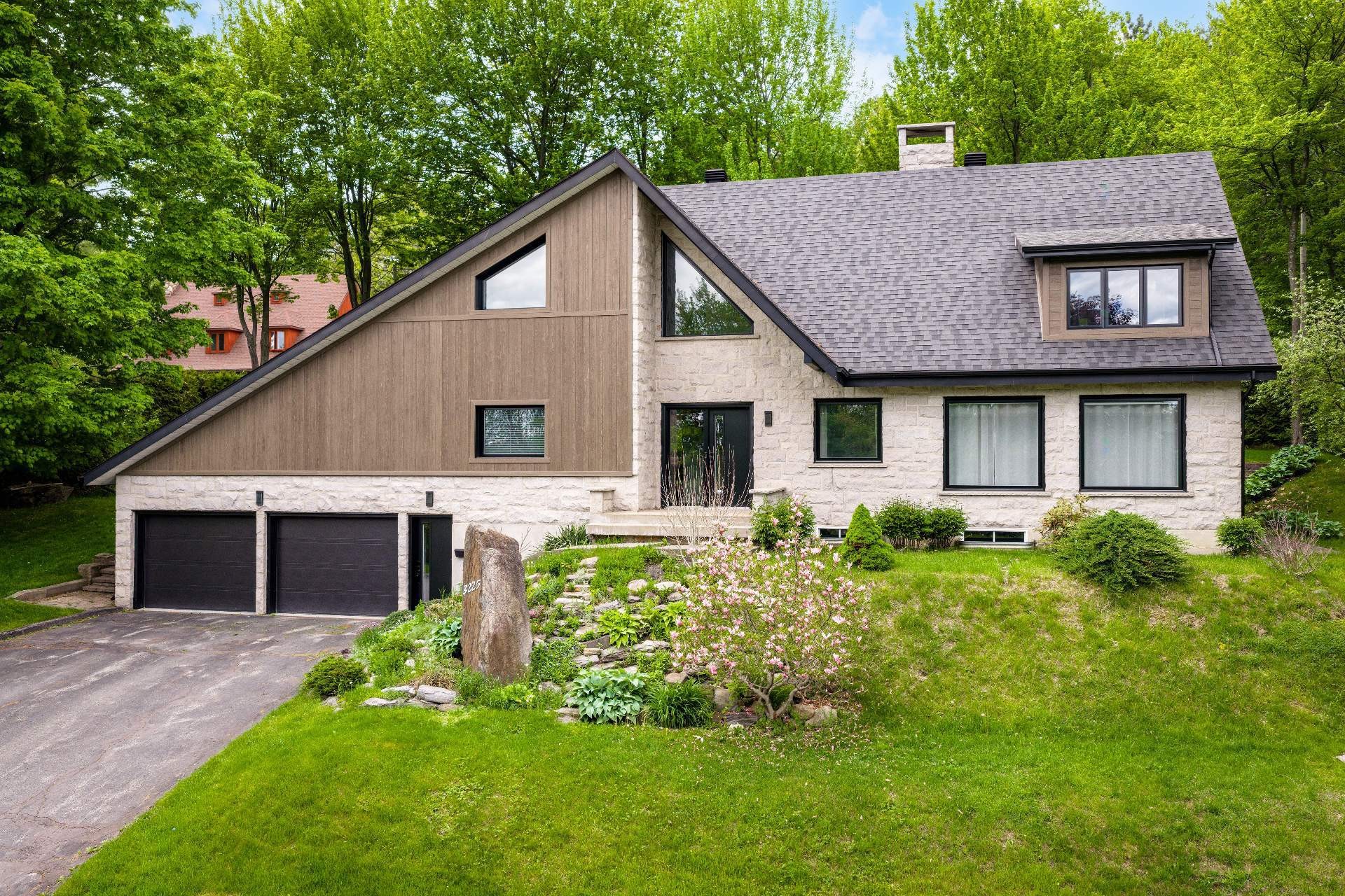 









3225


Rue Bel-Air

,
Sherbrooke (Les Nations),




QC
J1L1A9

