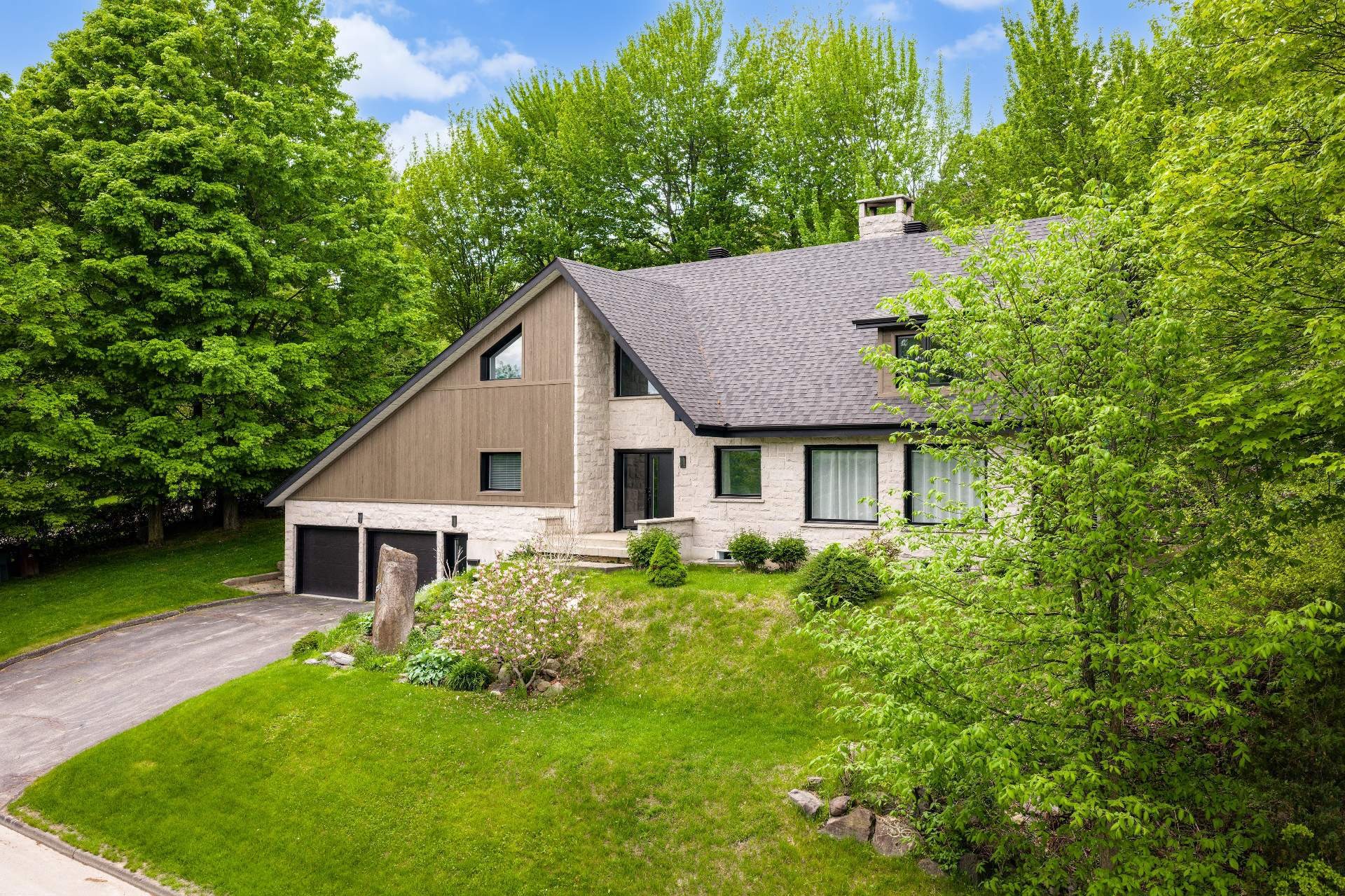 









3225


Rue Bel-Air

,
Sherbrooke (Les Nations),




QC
J1L1A9

