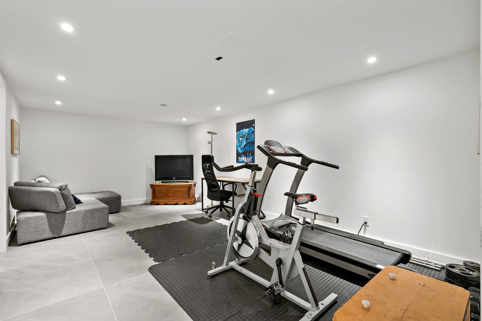 









144


Rue Richer

,
Mont-Tremblant,




QC
J8E1N1

