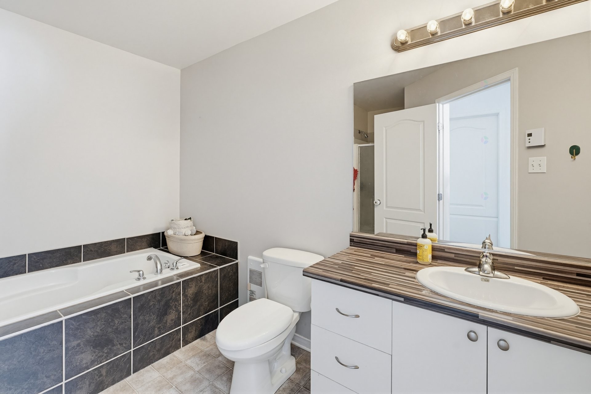 









118


Rue Paul-Laframboise

,
Gatineau (Gatineau),




QC
J8R0H7


