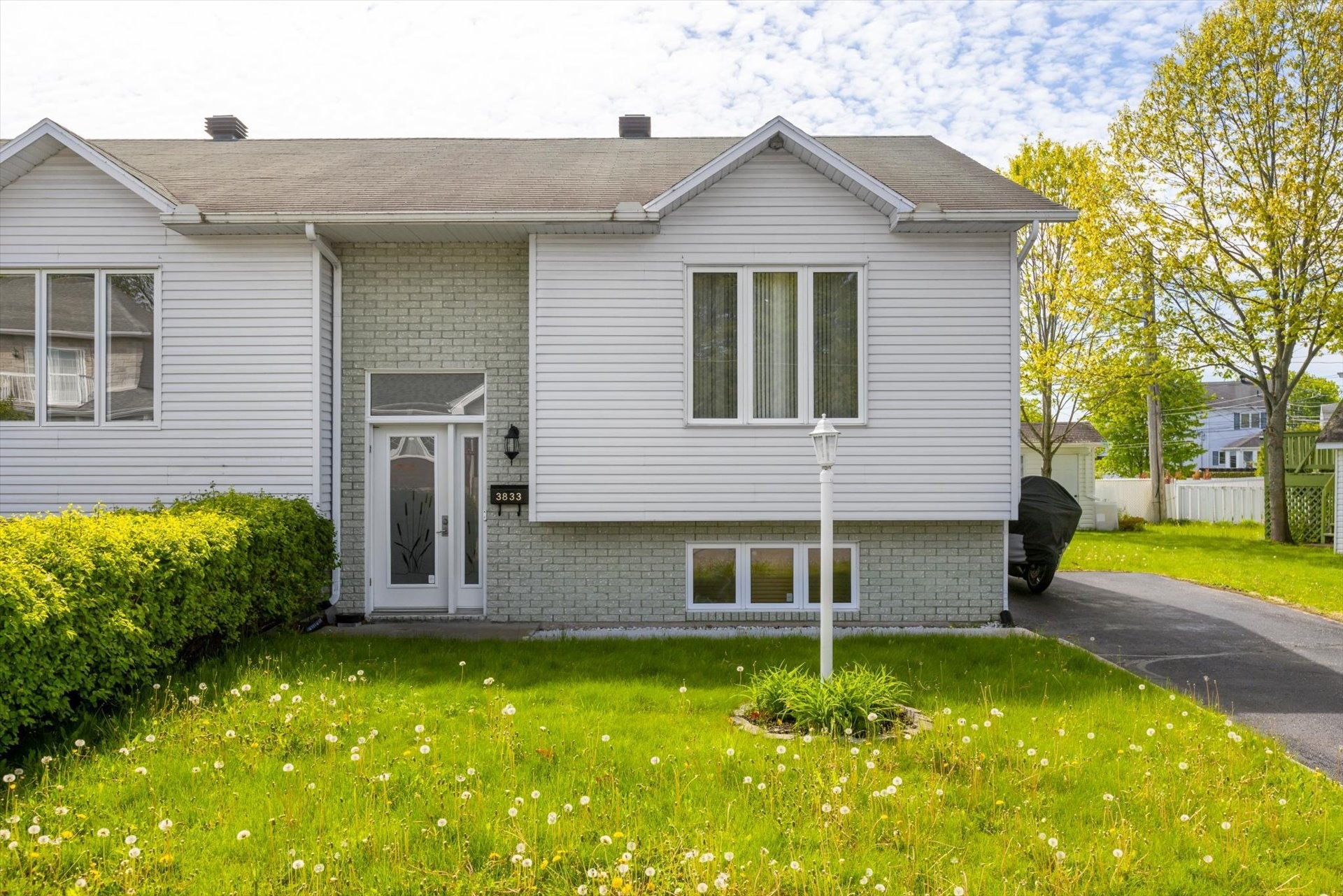 









3833


Av. Cyprien-Ducharme

,
Shawinigan,




QC
G9P5E8


