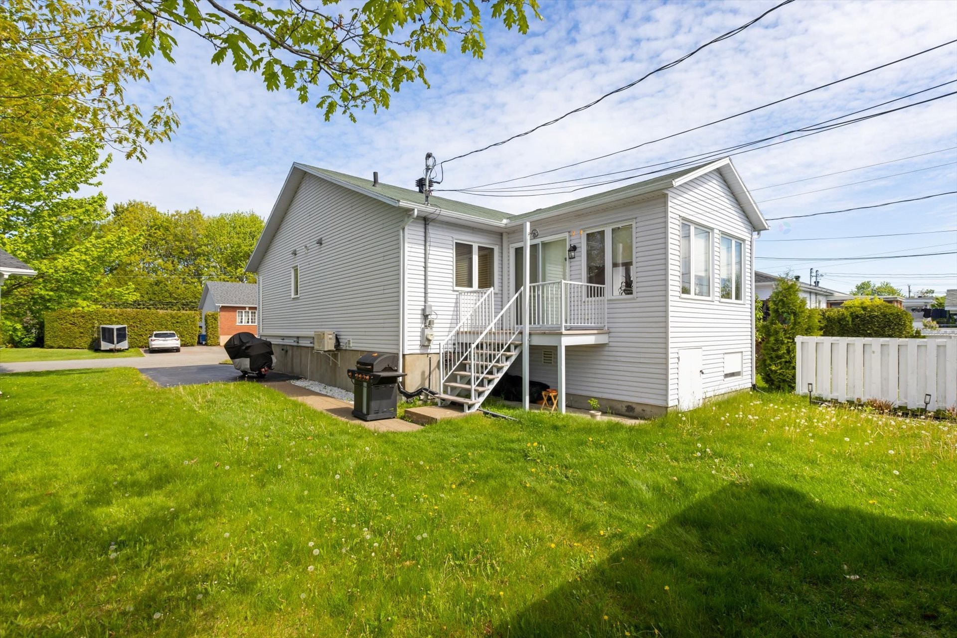 









3833


Av. Cyprien-Ducharme

,
Shawinigan,




QC
G9P5E8

