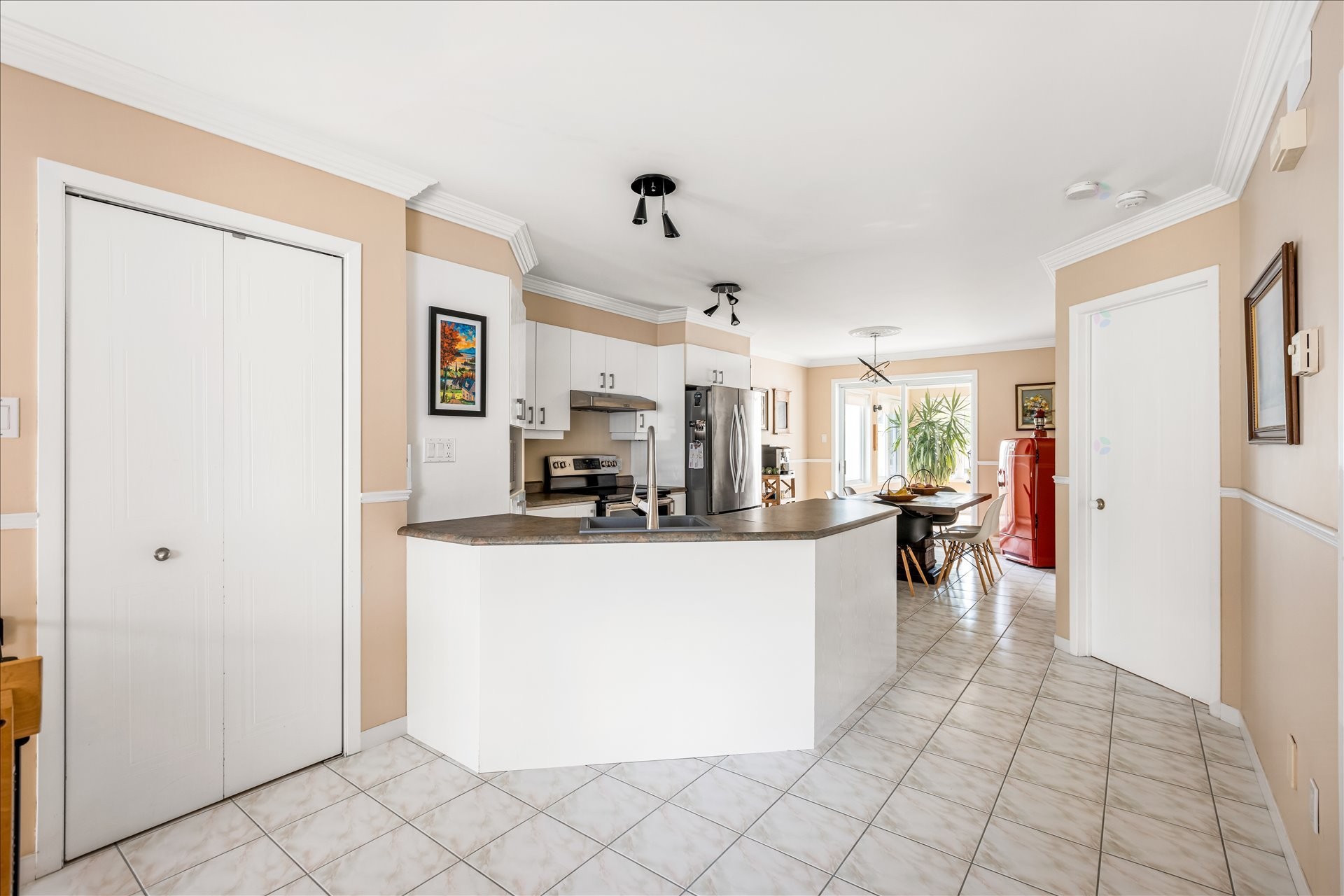 









3833


Av. Cyprien-Ducharme

,
Shawinigan,




QC
G9P5E8

