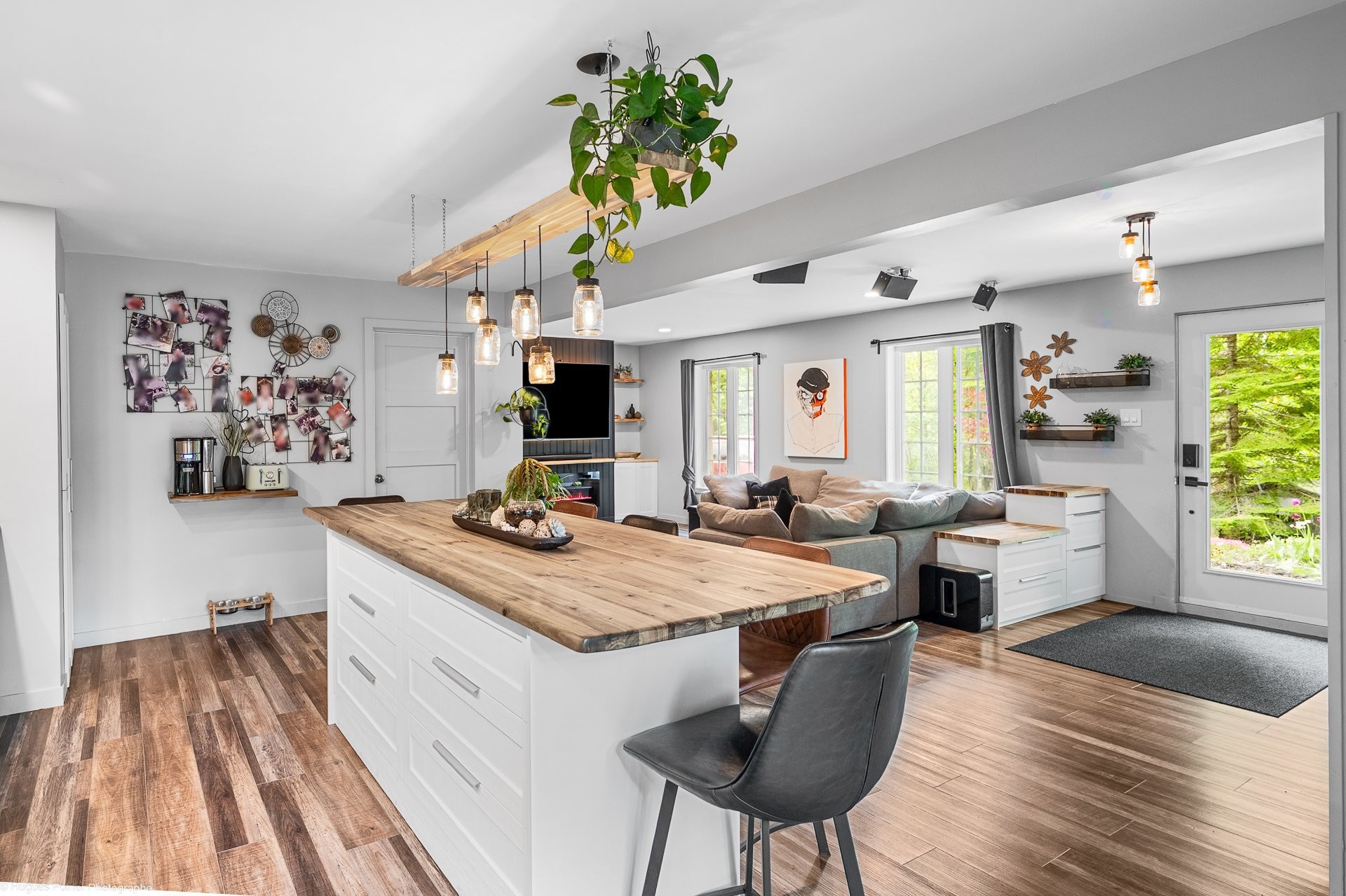 









163

 - 163A


Rue Larivière

,
Saint-Colomban,




QC
J5K1E5

