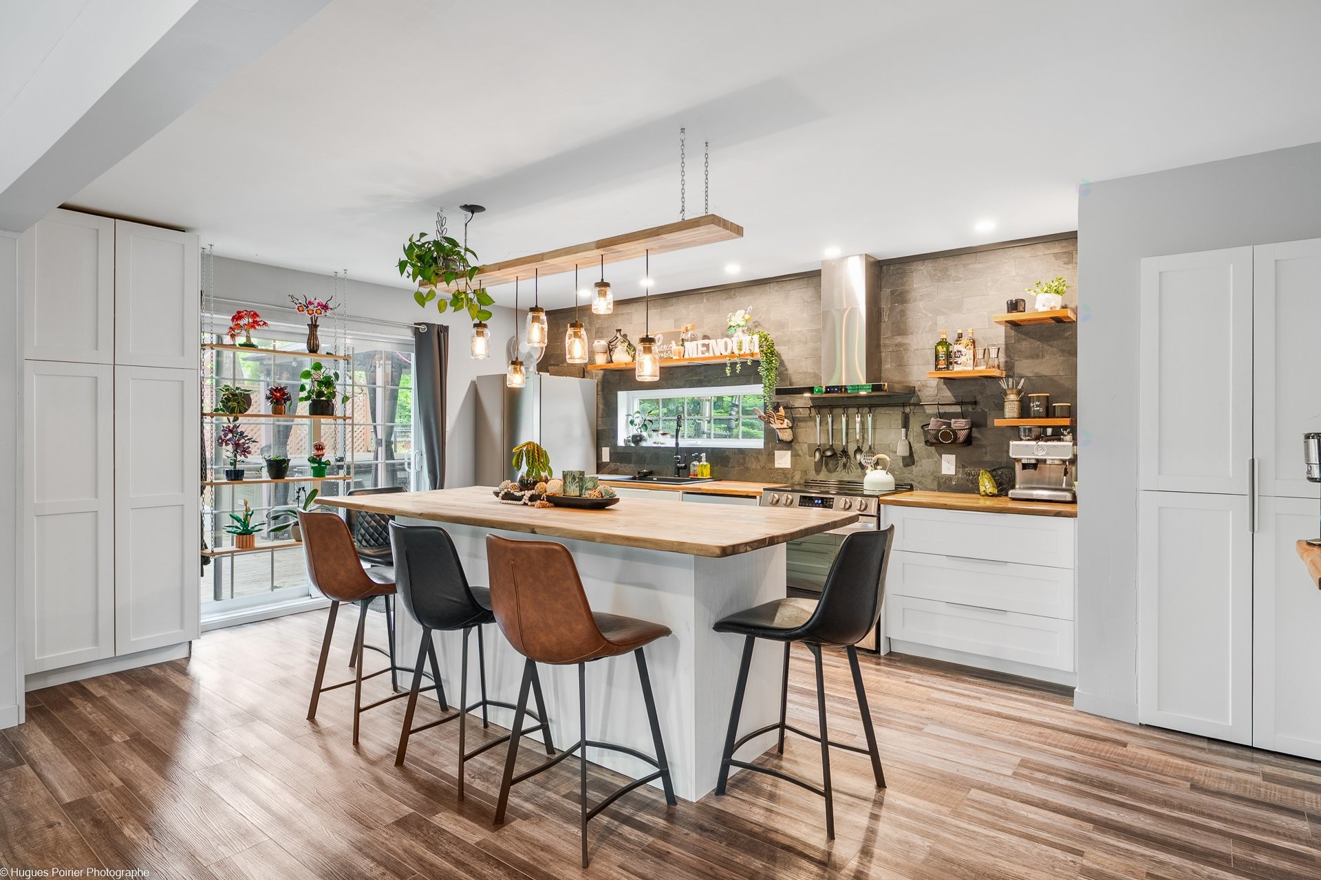 









163

 - 163A


Rue Larivière

,
Saint-Colomban,




QC
J5K1E5

