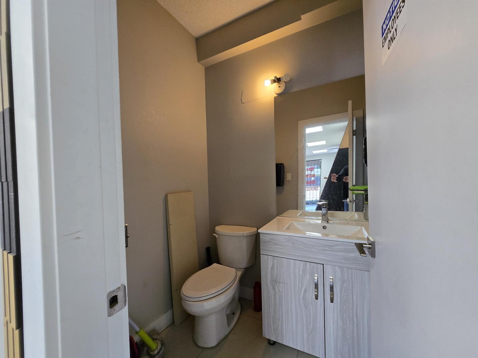 












12975 & 12977 80 AVENUE

,
Surrey,




British Columbia
V3W3B1

