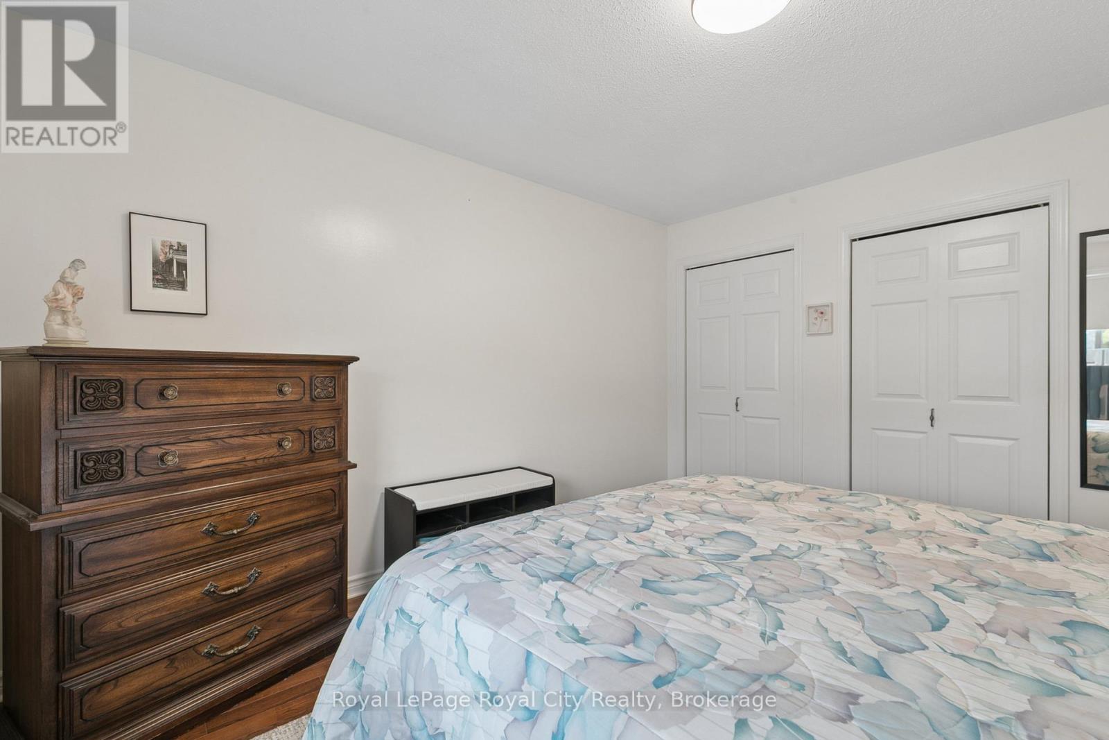 












406 IRONWOOD ROAD

,
Guelph (Kortright West),




Ontario
N1G3N8

