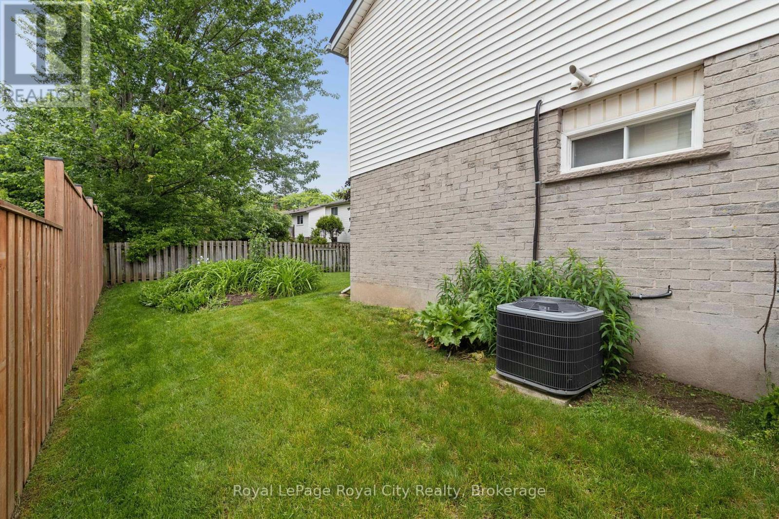 












406 IRONWOOD ROAD

,
Guelph (Kortright West),




Ontario
N1G3N8

