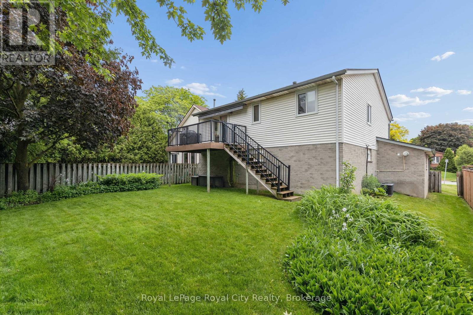 












406 IRONWOOD ROAD

,
Guelph (Kortright West),




Ontario
N1G3N8

