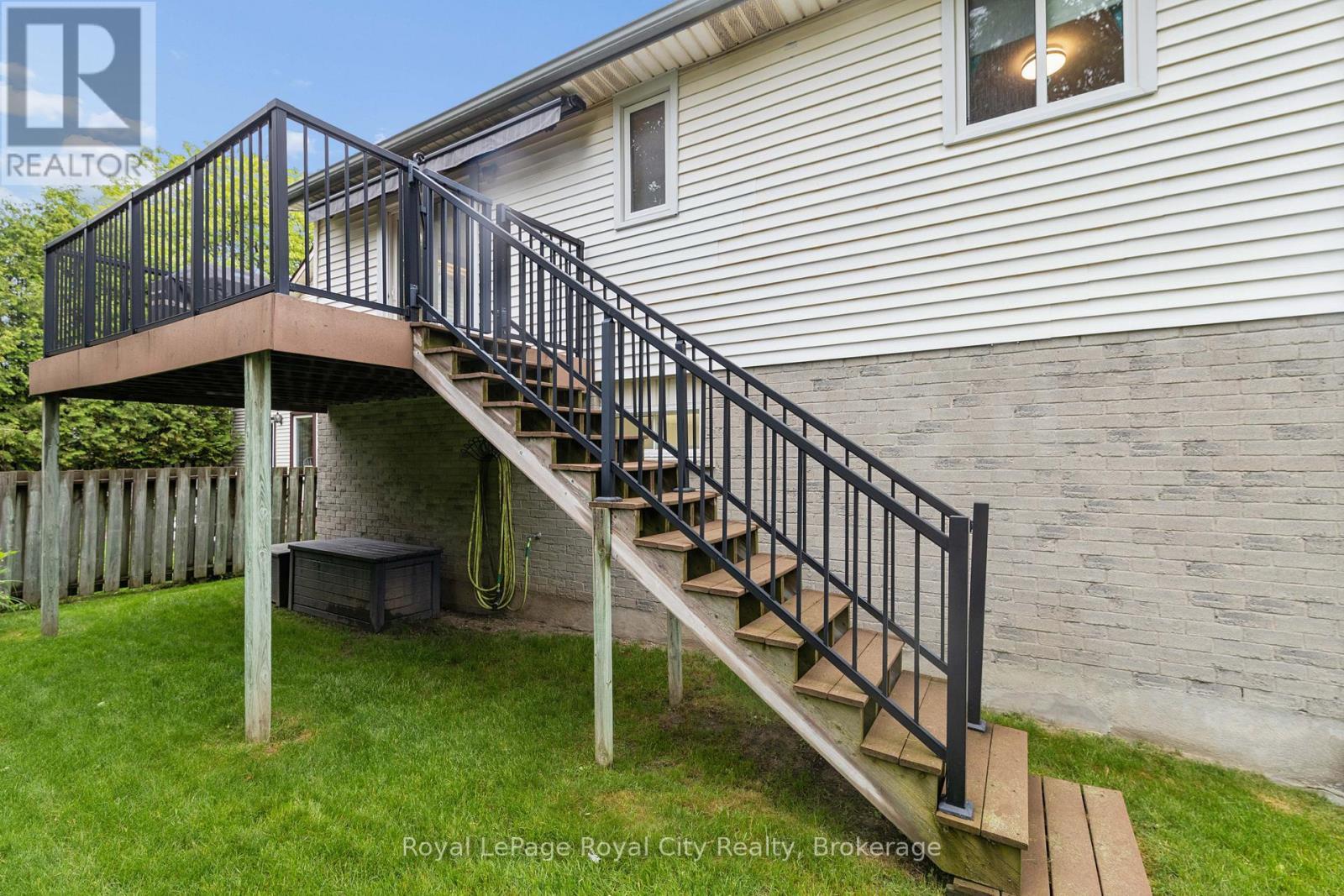 












406 IRONWOOD ROAD

,
Guelph (Kortright West),




Ontario
N1G3N8

