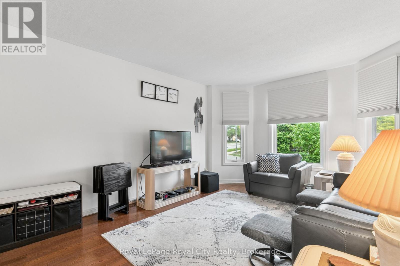 












406 IRONWOOD ROAD

,
Guelph (Kortright West),




Ontario
N1G3N8

