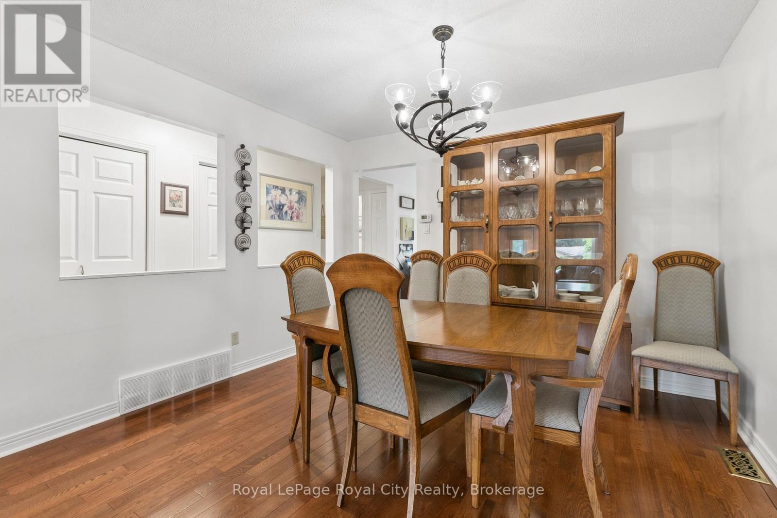 












406 IRONWOOD ROAD

,
Guelph (Kortright West),




Ontario
N1G3N8

