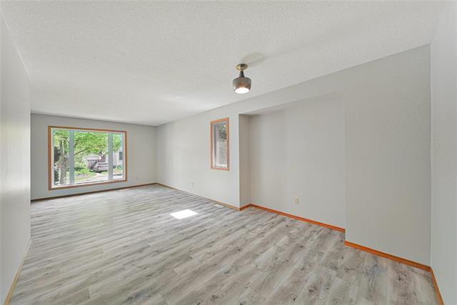









362


Ottawa

AVE,
Winnipeg,




MB
R2K 1K8

