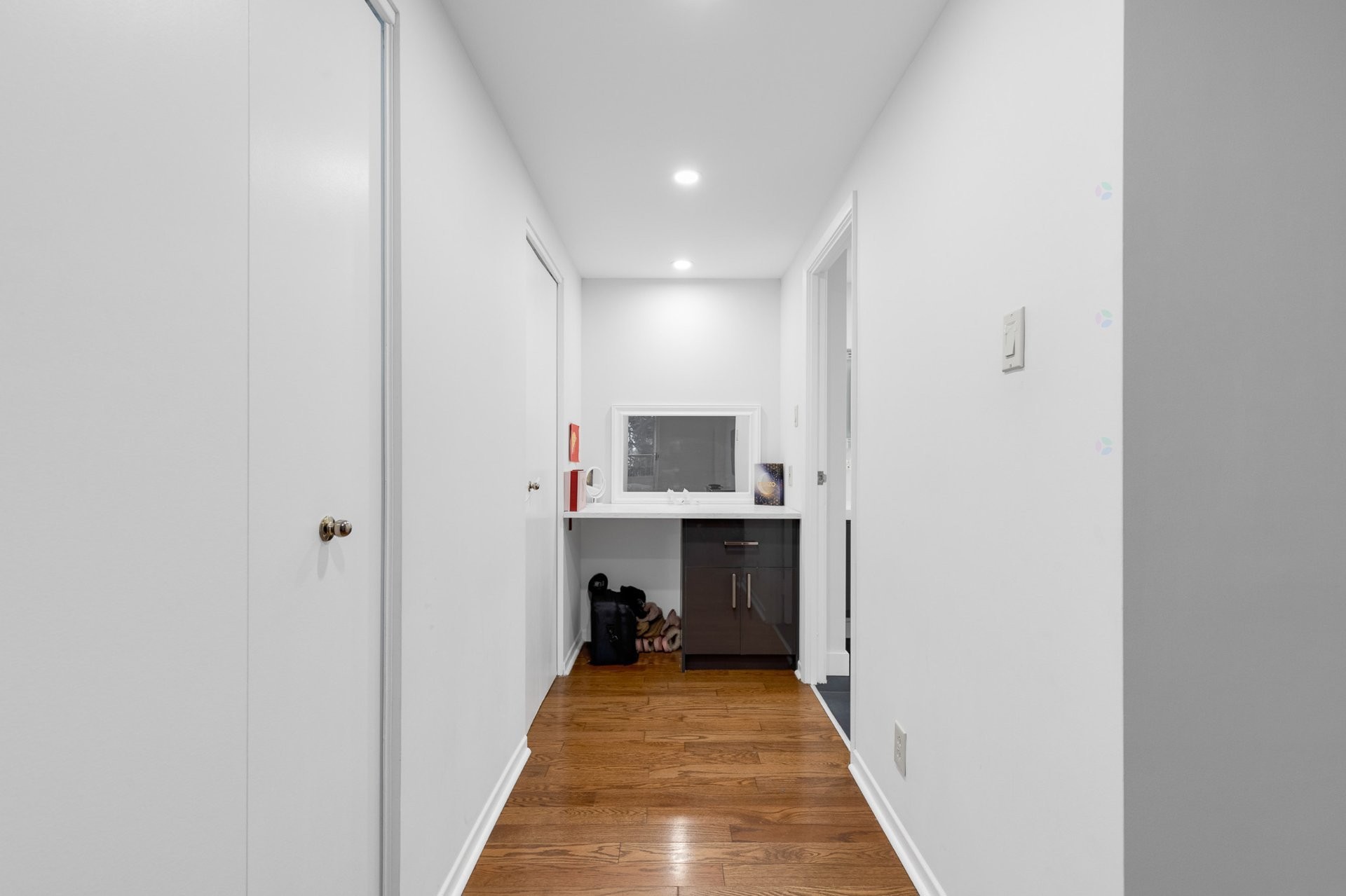 









6500


Ch. Mackle

, 305,
Côte-Saint-Luc,




QC
H4W3G7

