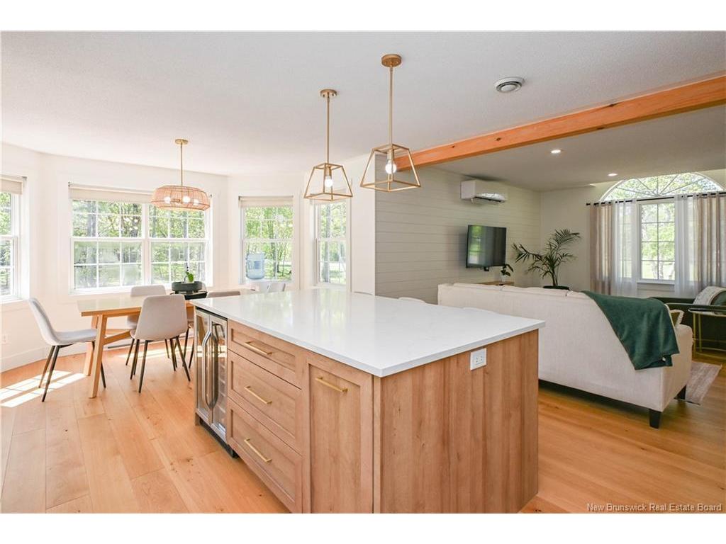 









374


du Bicentenaire

ST,
Bertrand,




NB
E1W 1G4

