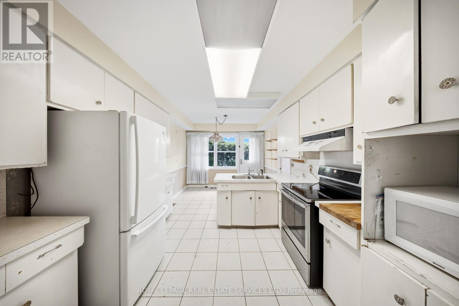 












28 BEMERSYDE DRIVE

,
Toronto,




Ontario
M9A2S8

