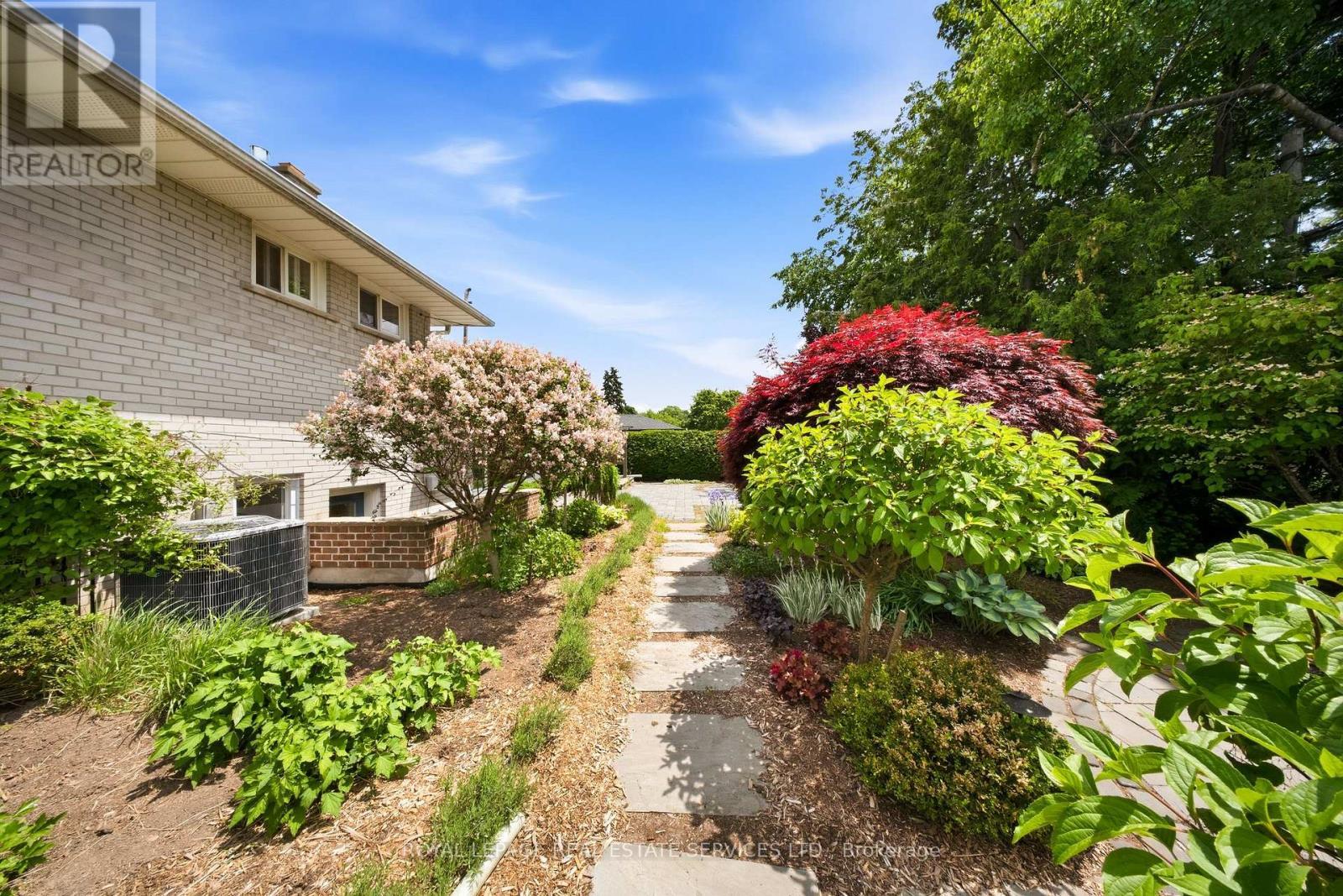 












28 BEMERSYDE DRIVE

,
Toronto,




Ontario
M9A2S8

