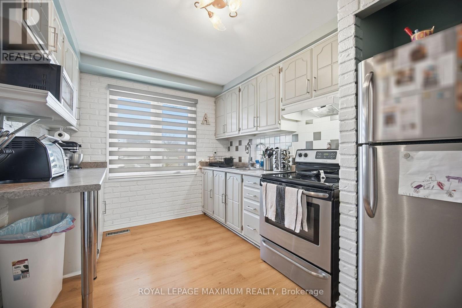












7493 BYBROOK DRIVE

,
Mississauga,




Ontario
L4T3R4


