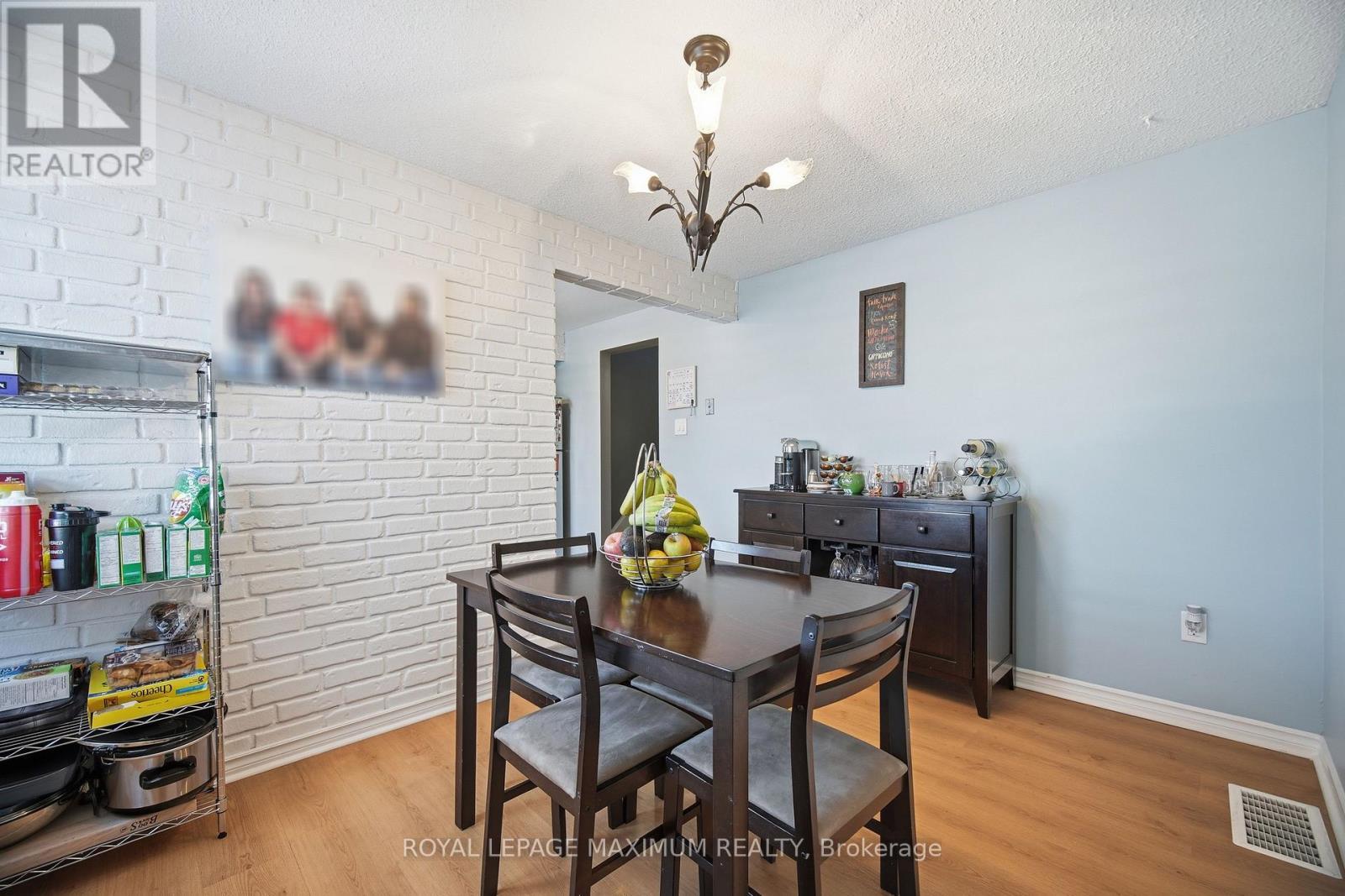 












7493 BYBROOK DRIVE

,
Mississauga,




Ontario
L4T3R4

