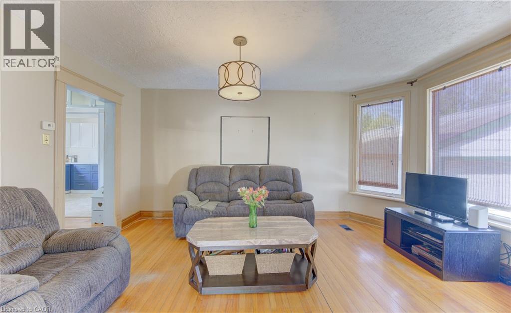 












37 BAIRD Street S

,
Bright,




Ontario
N0J1B0

