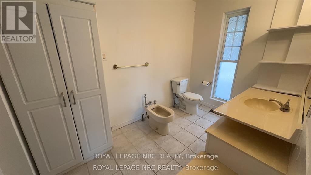 












6 PEARL ANN DRIVE

,
St. Catharines (Glendale/Glenridge),




Ontario
L2T3B3

