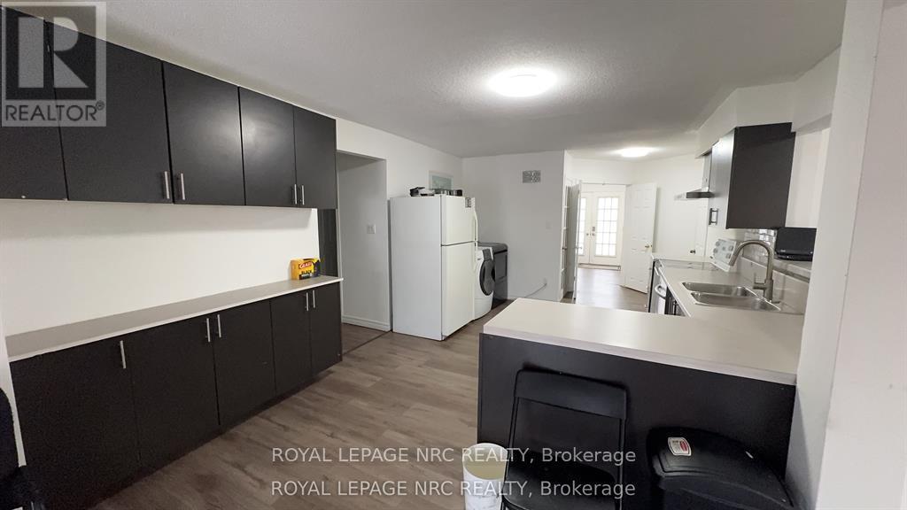 












6 PEARL ANN DRIVE

,
St. Catharines (Glendale/Glenridge),




Ontario
L2T3B3

