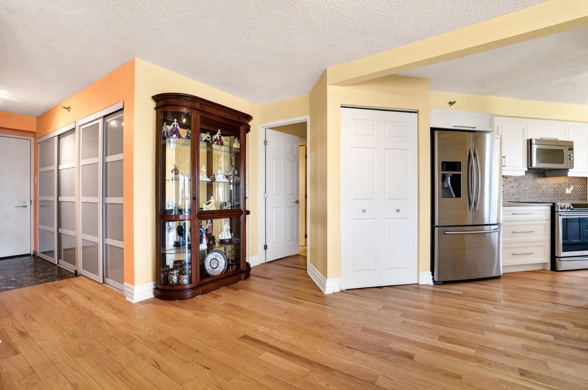 









8255


Boul. St-Laurent

, 1102,
Brossard,




QC
J4X2A7

