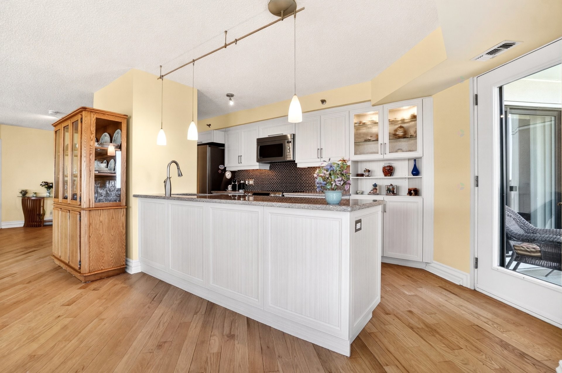 









8255


Boul. St-Laurent

, 1102,
Brossard,




QC
J4X2A7


