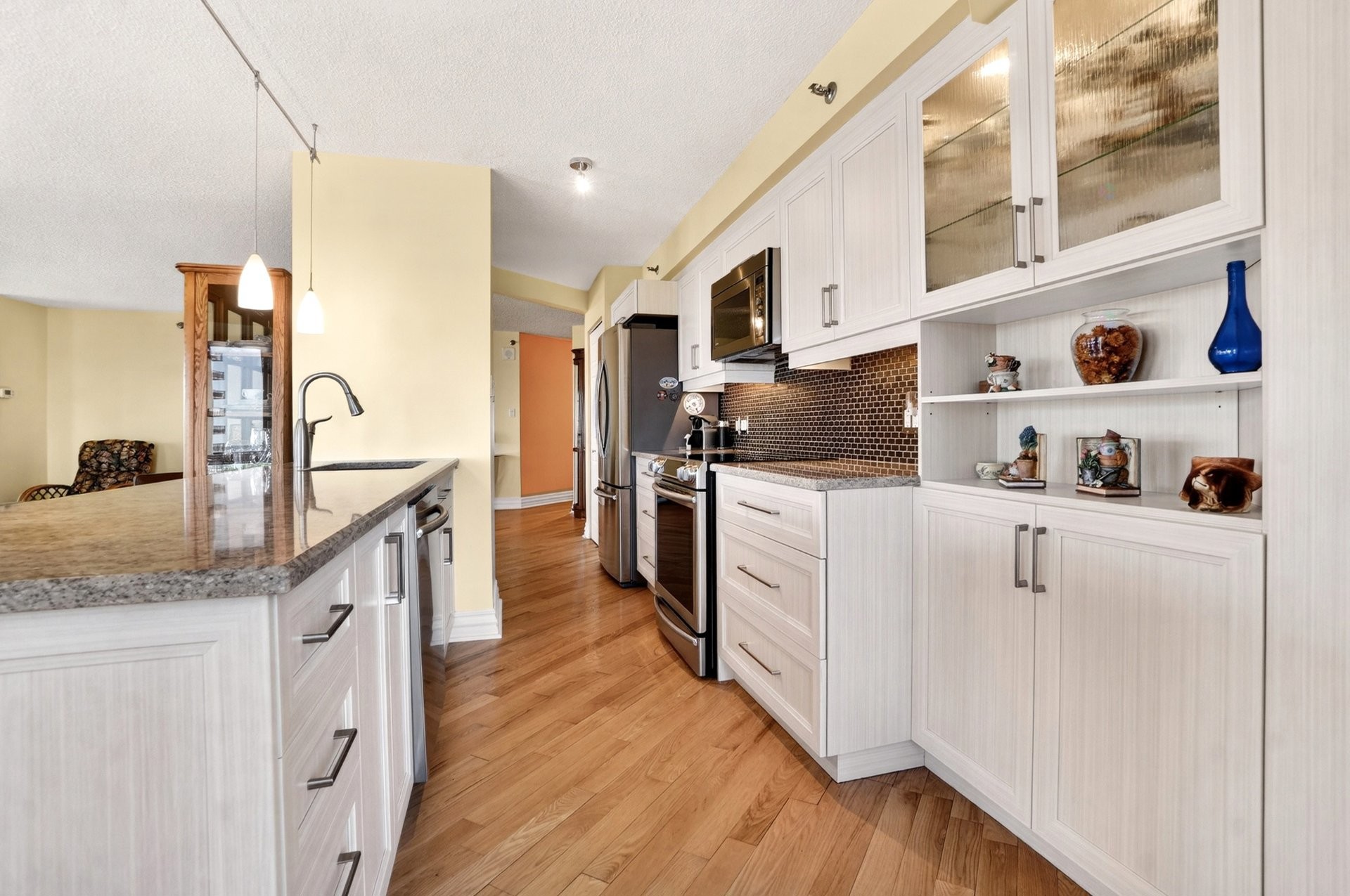 









8255


Boul. St-Laurent

, 1102,
Brossard,




QC
J4X2A7

