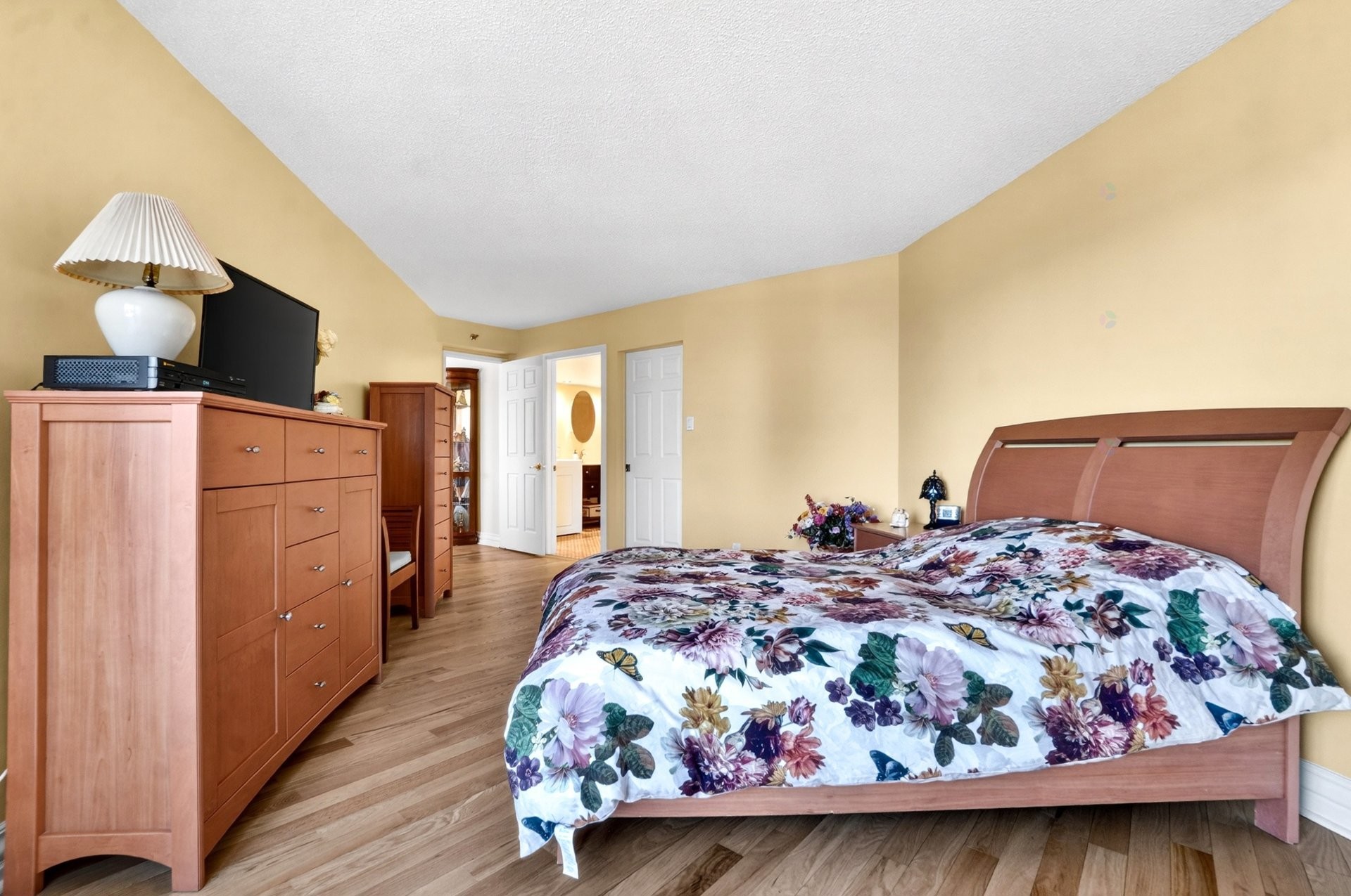 









8255


Boul. St-Laurent

, 1102,
Brossard,




QC
J4X2A7

