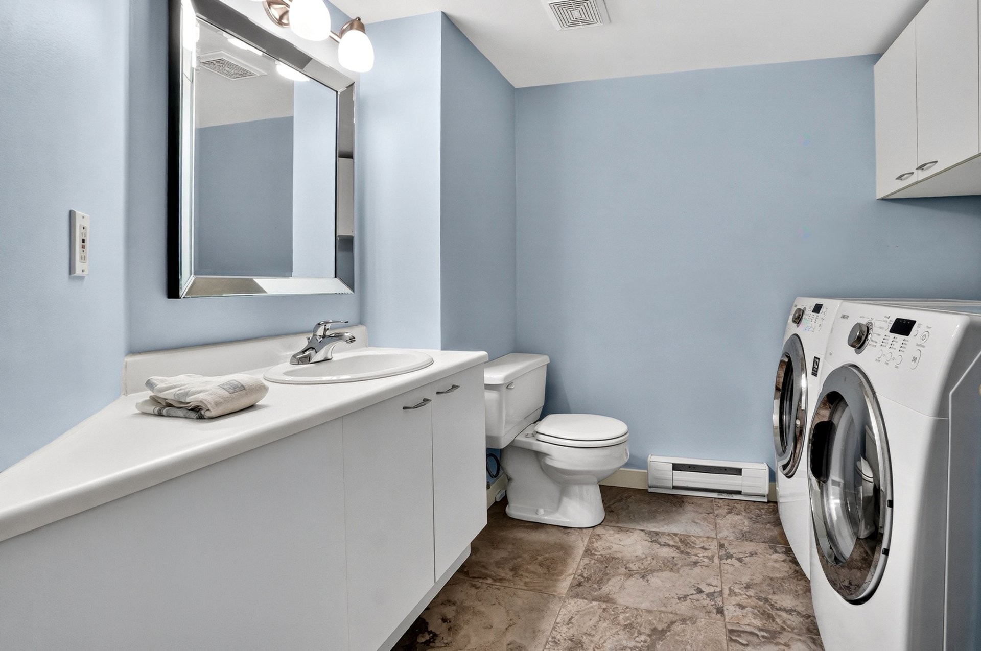 









8255


Boul. St-Laurent

, 1102,
Brossard,




QC
J4X2A7

